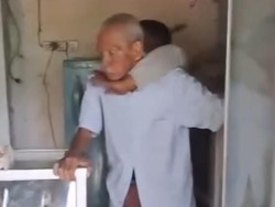 Pencuri Kambing di Palu Pukul-Sandera Lansia Pakai Parang Usai Dikepung Warga