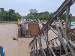 Jembatan di Seram Bagian Timur Putus Diterjang Banjir, Akses Lalin Lumpuh