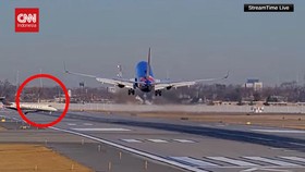 VIDEO: Momen Menegangkan 2 Pesawat Hampir Tabrakan di Bandara Chicago