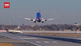 VIDEO: Detik-detik 2 Pesawat Nyaris Tabrakan di Bandara Chicago