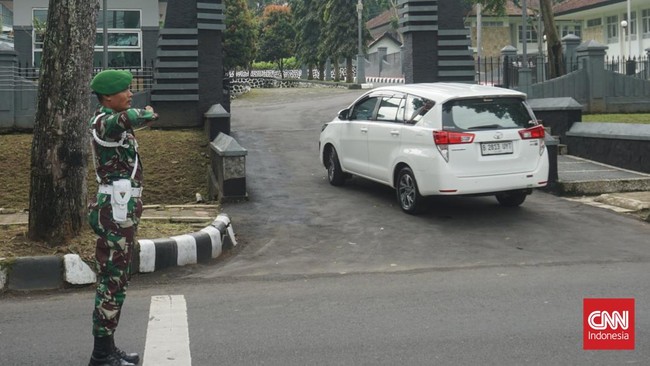 Wapres Gibran Tiba di Lokasi Retret Kepala Daerah Akmil Magelang Wapres Gibran yang akan memberikan materi kepada kepala daerah peserta retret di Akmil Magelang, telah tiba di lokasi acara.