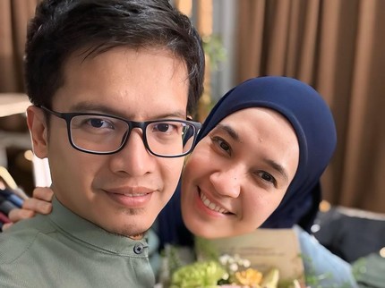 Dhini Aminarti dan Dimas Seto Selalu Mesra Meski 16 Thn Menikah, Intip 7 Momennya