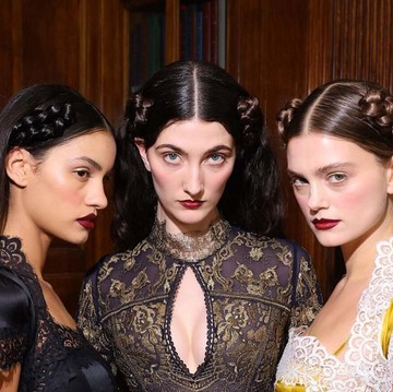 Tren Gaya Rambut Terunik di London Fashion Week Fall/Winter 2025, dari Retro hingga Gothic