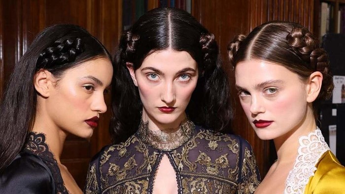 img-title Tren Gaya Rambut Terunik di London Fashion Week Fall/Winter 2025, dari Retro hingga Gothic