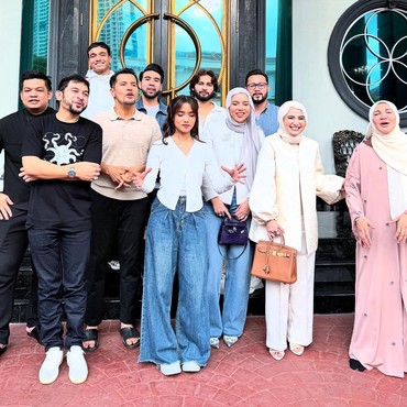 Momen Fuji & Fadly Faisal bak 'Diratukan' Para Sultan Malaysia saat Liburan