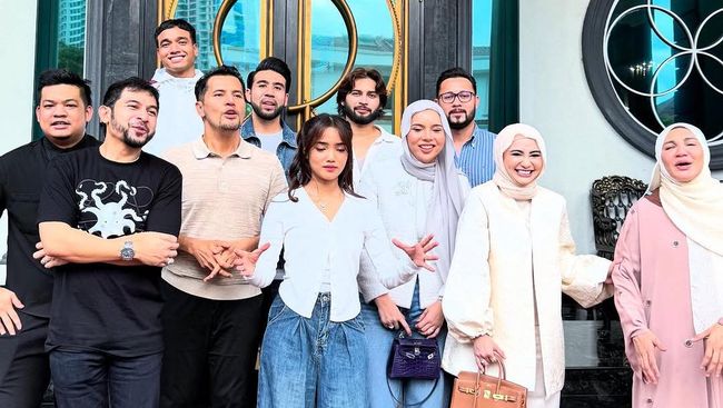 Momen Fuji dan Fadly Faisal bak Diratukan Para Sultan Malaysia saat Liburan