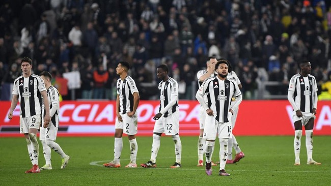 Juventus yang bertindak sebagai tuan rumah harus menerima kenyataan pahit disingkirkan Empoli pada babak perempat final Coppa Italia.