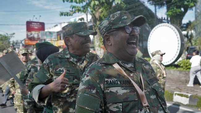 Politikus PDIP, Guntur Romli mengungkap alasan Megawati Soekarnoputri kini memberikan izin kepada kepala daerah dari partainya mengikuti retret di Magelang.