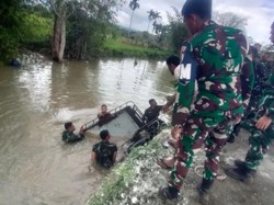 Prajurit TNI AU di Aceh Selamatkan Bocah Terjepit Becak dalam Sungai