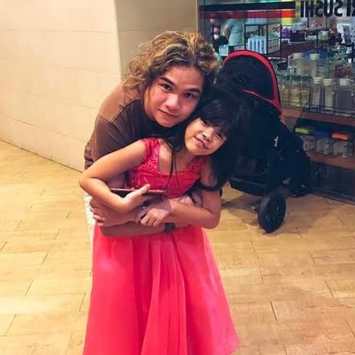 <p>Momen itu diketahui langsung melalui foto-foto yang diunggah oleh sang kakak di akun Instagram pribadi mereka. Dul mengunggah beberapa momen bersama Shafeea sejak kecil hingga kini tumbuh menjadi remaja yang cantik. (Foto: Instagram@duljaelani)</p>
