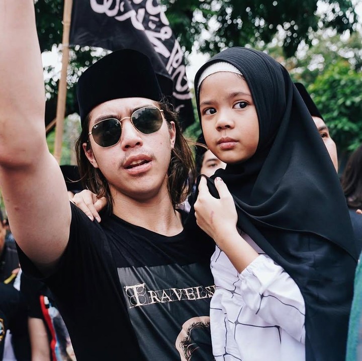 <p>El pun turut memberikan ucapan selamat ulang tahun dengan mengunggah foto lawasnya dengan sang adik. “Selamat ulang tahun untuk satu-satunya putriku,” tulis El, dikutip dari laman Instagram @elelrumi. (Foto: Instagram@elelrumi)</p>