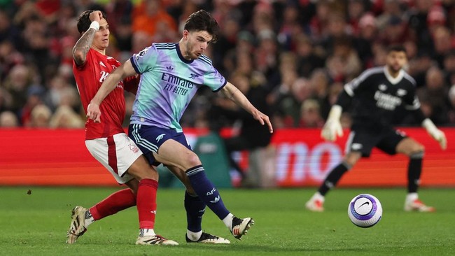 Declan Rice dilaporkan ribut dengan bek Gabriel Magalhaes setelah Arsenal ditahan Nottingham Forest 0-0, Kamis (27/2) dini hari WIB.