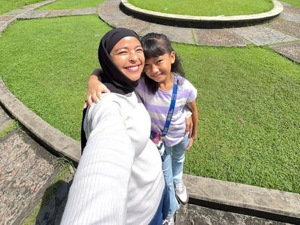 Rasa Bersalah Tantri 'Kotak' Kerja Tinggalin Anak, Tak Diduga Sang Putri Bilang Seperti Ini