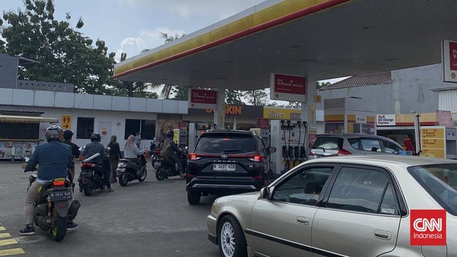 Harga BBM Pertamina per 1 Juli 2025 resmi naik. SPBU swasta seperti Shell, Vivo dan BP-AKR juga kompak menaikkan harga BBM yang mereka jual bulan ini.