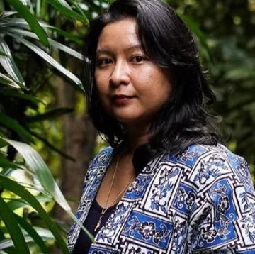 Kenalan dengan Aqilah Zailan, Desainer Batik yang Gabungkan Tradisi dan Fashion Modern