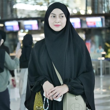 Kabar Duka, Ayah Nina Zatulini Meninggal Dunia