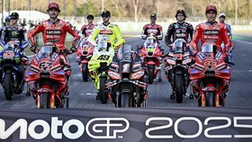 FOTO: Kelas MotoGP 2025 Berpose Tanpa Jorge Martin