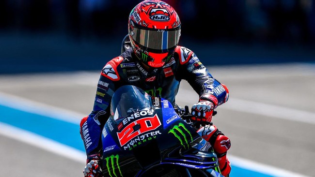 Pembalap Yamaha Fabio Quartararo mengalami insiden motor mogok dalam sesi practice MotoGP Thailand 2025 di Sirkuit Buriram, Jumat (28/2).