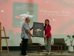 Nungki Kusumastuti Terbitkan Buku Tari Indonesia dan Sejarahnya