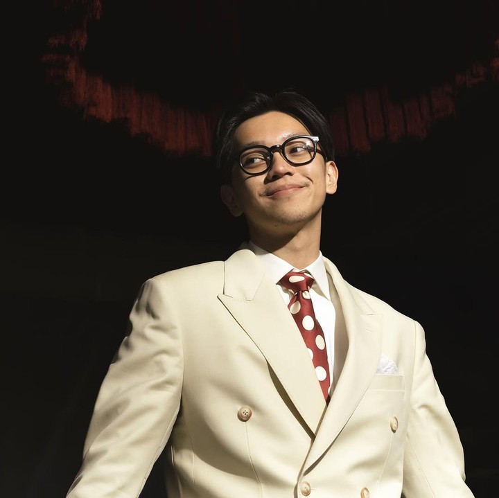 <p>"Hahaha mirip banget lagi pas muda," ungkap seorang netizen dengan menyisipkan emotikon hati. "Bapaknya ganteng, anaknya ganteng, ah pusinggg," puji netizen lainnya. (Foto: Instagram: @brandonsalim)</p>