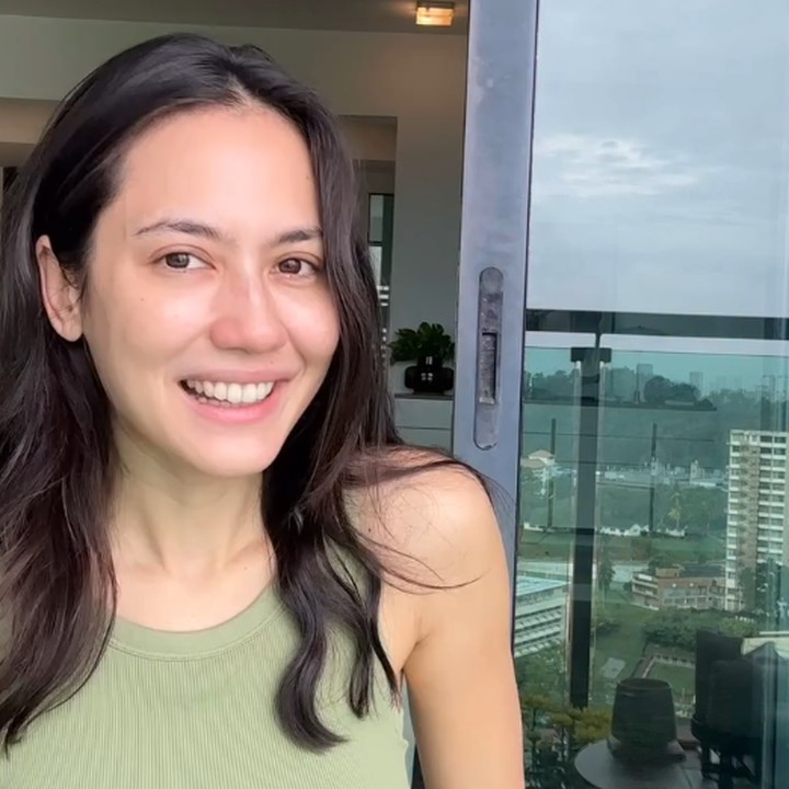 <p>Pevita termasuk jarang membuat konten kesehariannya tanpa riasan, Bunda. Jadi, tak heran banyak penggemar mengaku senang karena perempuan kelahiran Jakarta ini mulai terbuka dengan kehidupan pribadinya, terutama sejak resmi dipersunting pria asal Malaysia, Mirzan Meer. (Foto: Instagram @pevpearce)</p>