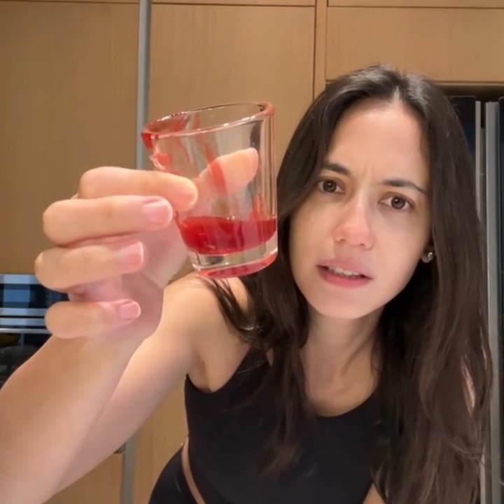<p>Penampilan aktris Pevita Pearce tanpa riasan tengah mendapat sorotan. Setelah resmi menikah dengan Mirzan Meer pada 20 Oktober 2024, Pevita kerap mengunggah video tanpa riasan di media sosial miliknya. Terbaru, ia membagikan resep membuat jus tanpa riasan di wajah. (Foto: Instagram @pevpearce)</p>