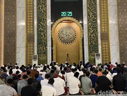 Niat Sholat Tarawih Lengkap: Arab, Latin dan Terjemahannya