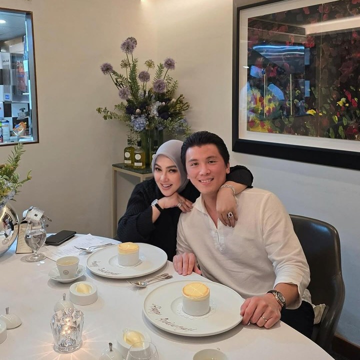 <p>Momen bahagia itu dibagikan langsung oleh Syahrini melalui foto dan video yang diunggah di akun Instagram pribadinya. Pasangan ini diketahui telah mengarungi bahtera rumah tangga selama 6 tahun. (Foto: Instagram@princessyahrini)</p>