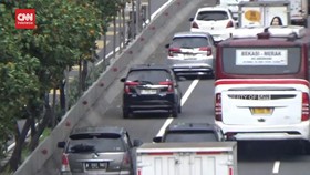 VIDEO: Polisi Izinkan Pengendara Lewat Bahu Jalan Tol Dalam Kota