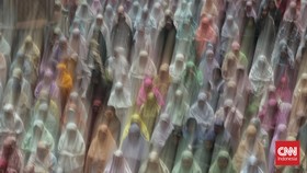 FOTO: Salat Tarawih Pertama 1446 Hijriah di Masjid Istiqlal