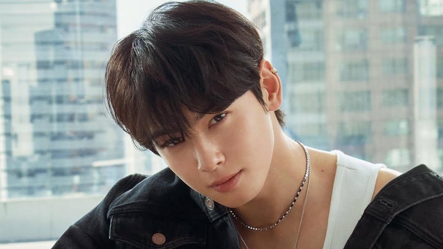 Cha Eun Woo dan IU tampil sebagai model perhiasan Chaumet