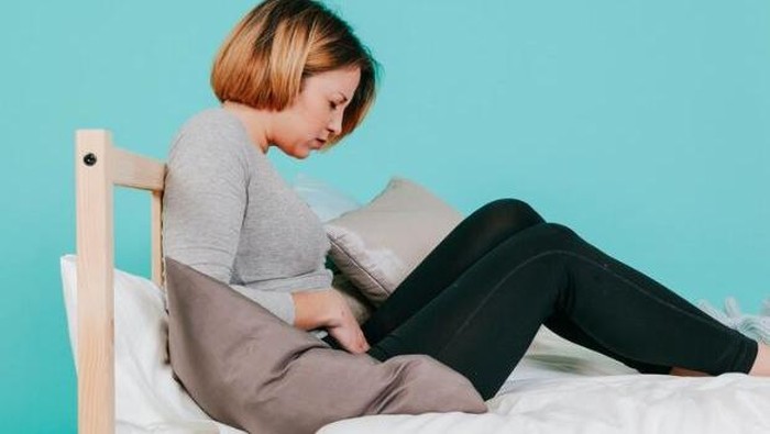 Mengenal Perbedaan Kencing Batu dan Batu Ginjal, dari Gejala hingga Faktor Risikonya