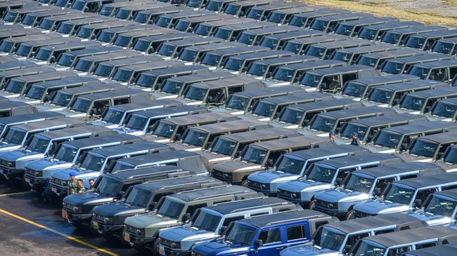 Saat ini Pindad sedang berusaha menyelesaikan permintaan TNI-Polri sebanyak 4.100 unit, produksi Maung MV3 sekarang disebut 15 unit per hari.