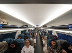 Aturan Buka Puasa Ramadan 2025 di Kereta Cepat Whoosh