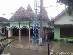 Empat Masjid Desa Kalisari Bojonegoro Kebanjiran, Warga Kesulitan Tarawih