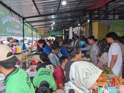Azan Asar Juga Belum, Pasar Takjil Benhil Sudah Ramai pada 1 Ramadan Ini!