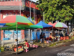 Berkah Pedagang Makanan dan Minuman di Stadion Kapten I Wayan Dipta