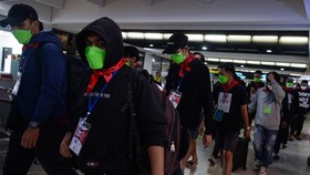 FOTO: 84 WNI Korban Online Scam di Myanmar Tiba di Bandara Soetta