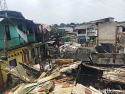 Kebakaran Duren Sawit Jaktim Hanguskan 25 Rumah, 28 KK Terdampak