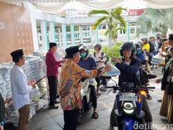 Senangnya Mahasiswa UMY Dapat Takjil Gratis Saat Ramadan: Kalau Bisa Sahur Juga