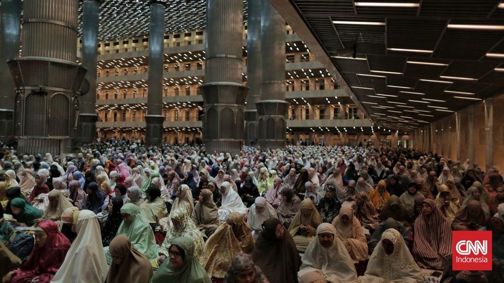 Sholat Tarawih Dimulai Jam Berapa? Ini Waktu Mengerjakannya