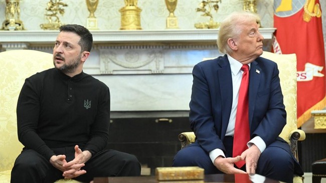 Presiden Amerika Serikat Donald Trump dilaporkan menyetop bantuan militer ke Ukraina menyusul cekcok dengan Presiden Volodymyr Zelensky pekan lalu.