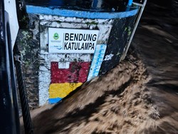 Sungai Ciliwung Meluap Imbas Hujan Deras di Bogor, Bendung Katulampa Siaga 1