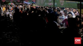 FOTO: Ramai-ramai 'War' Takjil di Pasar Benhil