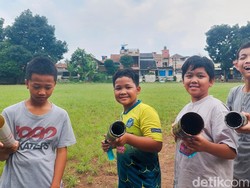 Keseruan Bocah Cimahi Ngabuburit Sambil Perang Meriam Spirtus