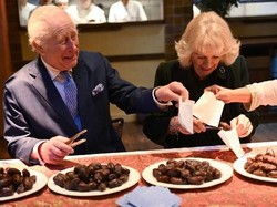 Ramadan di Inggris, Jalanan Dihias hingga Raja Charles III Ikut Donasi Kurma
