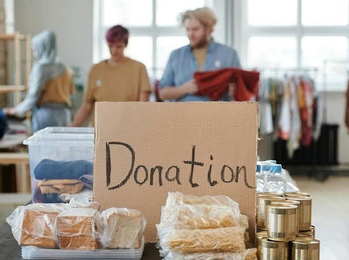 Psikologi menekankan bahwa kemurahan hati sejati berasal dari empati dan kasih sayang, bukan kebutuhan akan validasi eksternal dari orang lain.

Oleh karena itu, membicarakan kebaikan atau amal yang pernah kamu lakukan mungkin terdengar seperti sedang menyombongkan diri.