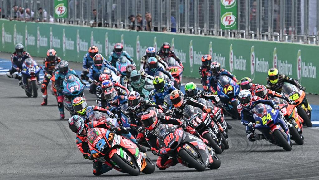 Red Flag Dikibarkan Usai Kecelakaan Mengerikan di Moto2 Thailand