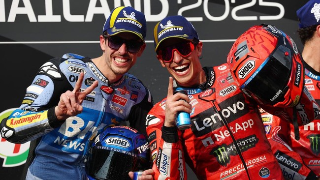 Alex Marquez menilai strategi 'tekanan ban' Marc Marquez membuat keduanya bersaing di MotoGP Thailand 2025 seperti main kucing-kucingan.