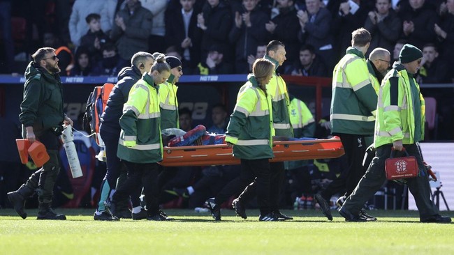FOTO: Pelanggaran Horor Kiper Millwall, Mateta Dapat 25 Jahitan